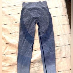 pink seamless contour leggings ombré blue to light blue size small